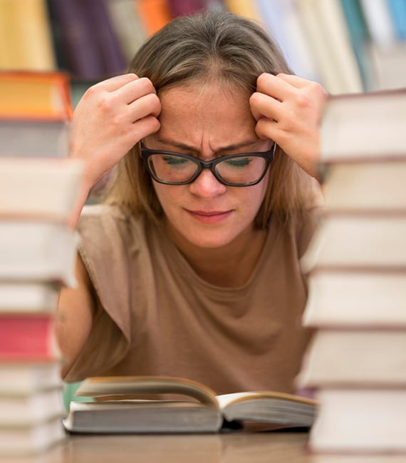 woman-struggles-reading woman-struggles-reading